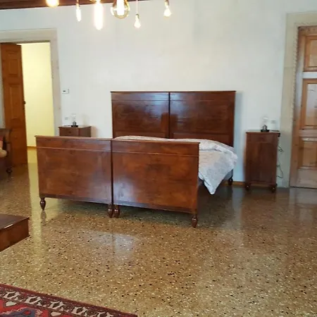 ベッド・アンド・ブレックファスト Curti 4*