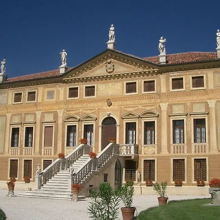 ベッド・アンド・ブレックファスト Curti 4*