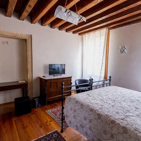 Bed & Breakfast Curti 4*