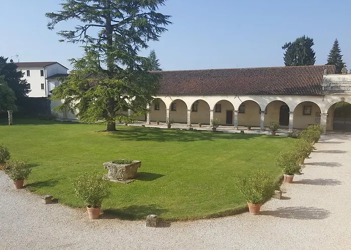 Curti Bed & Breakfast 4*