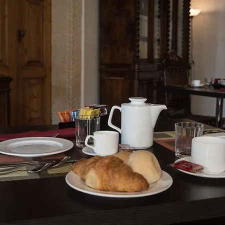 Curti Nocleg ze śniadaniem